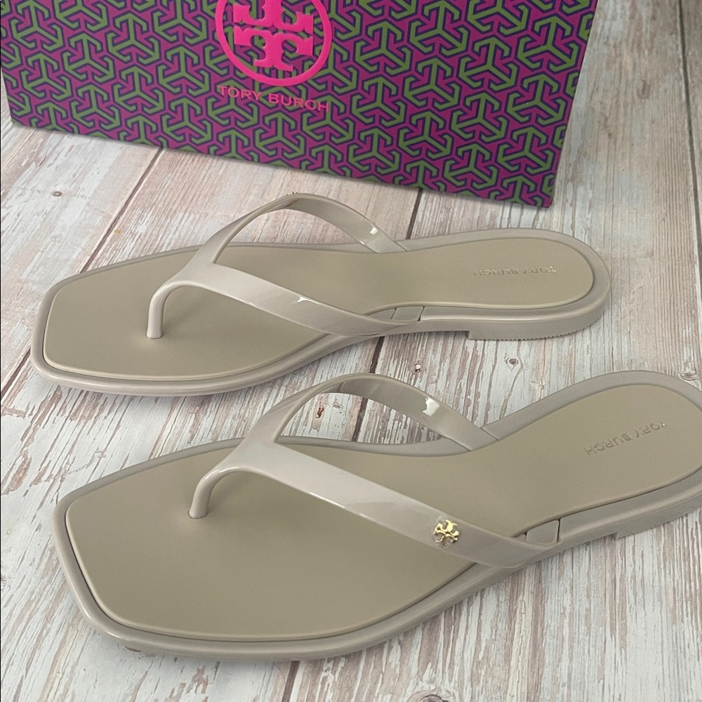 New, Authentic TORY BURCH Beige ROXANNE FLIP-FLOP Sandals Slides size 9 or 10